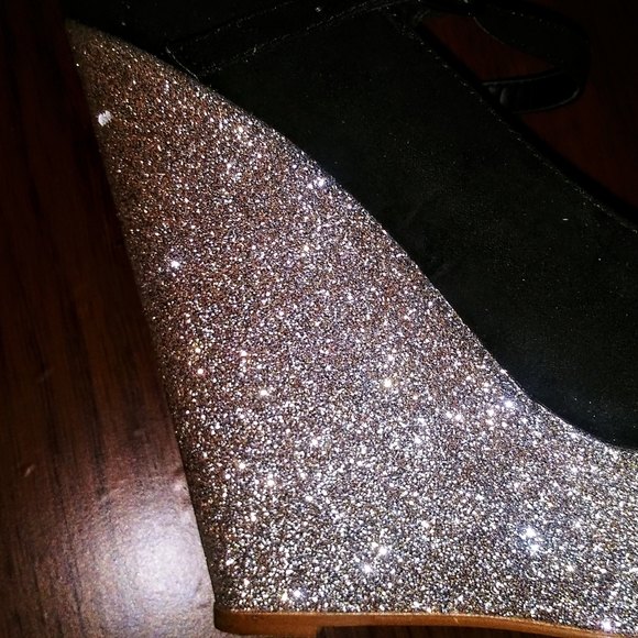 Like New Steve Madden 'Operaa' Wedges - Picture 4 of 8